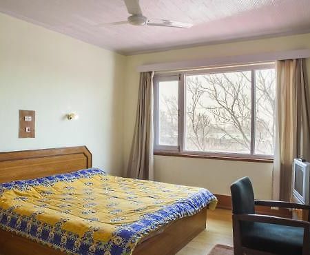 Hotel Pamposh Srinagar  Luaran gambar
