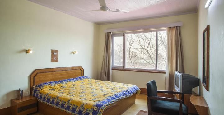 Hotel Pamposh Srinagar  Luaran gambar